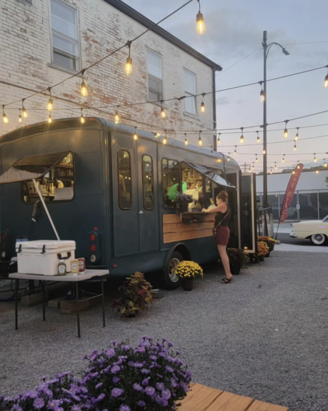 Pakalana’s Poke Wagon On the Lanai